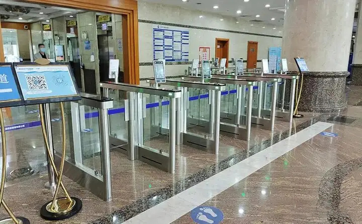Revolving Turnstile Doors With ID Reader