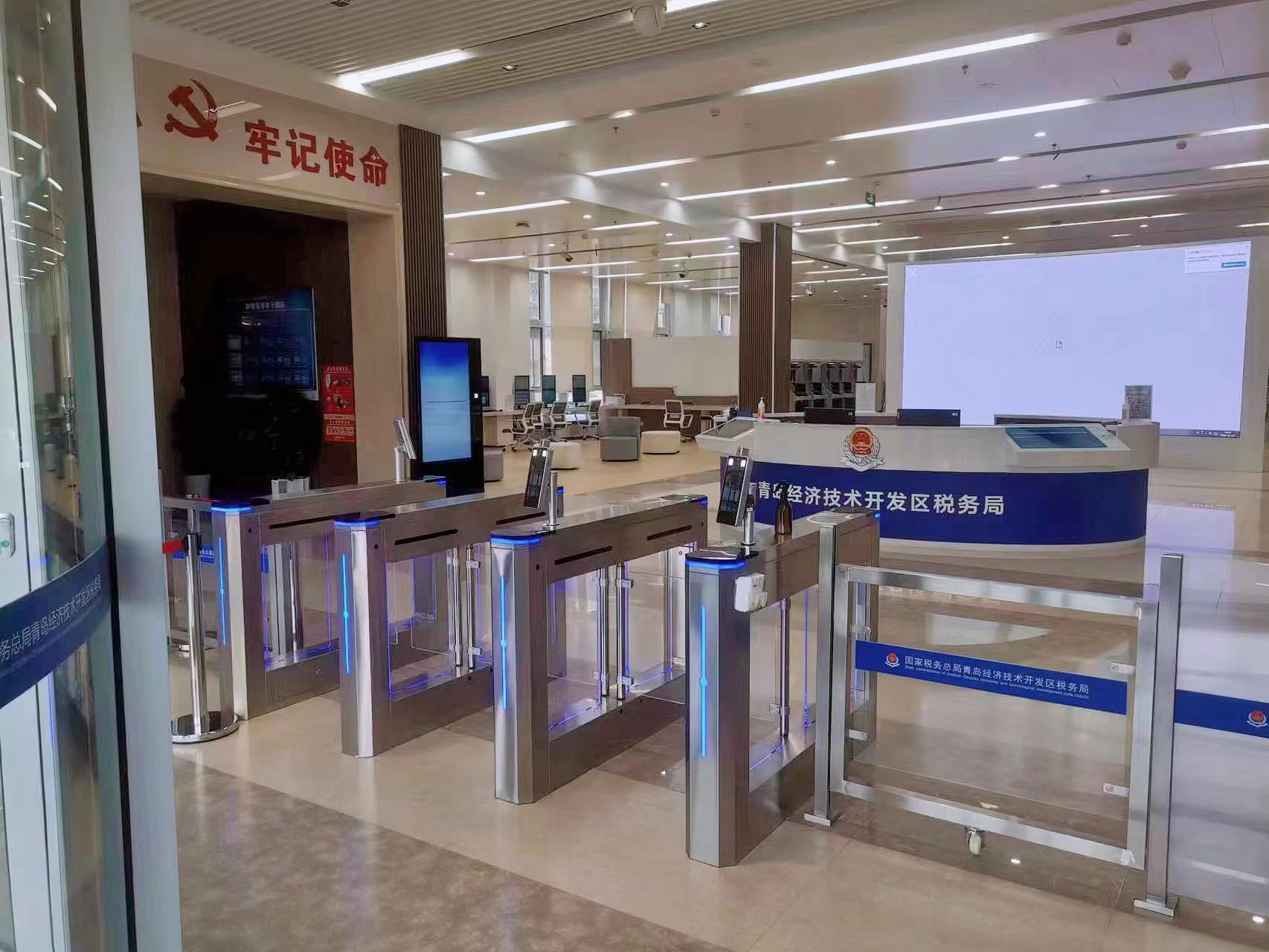 Optical Turnstiles Pricing for Tourist Attractions