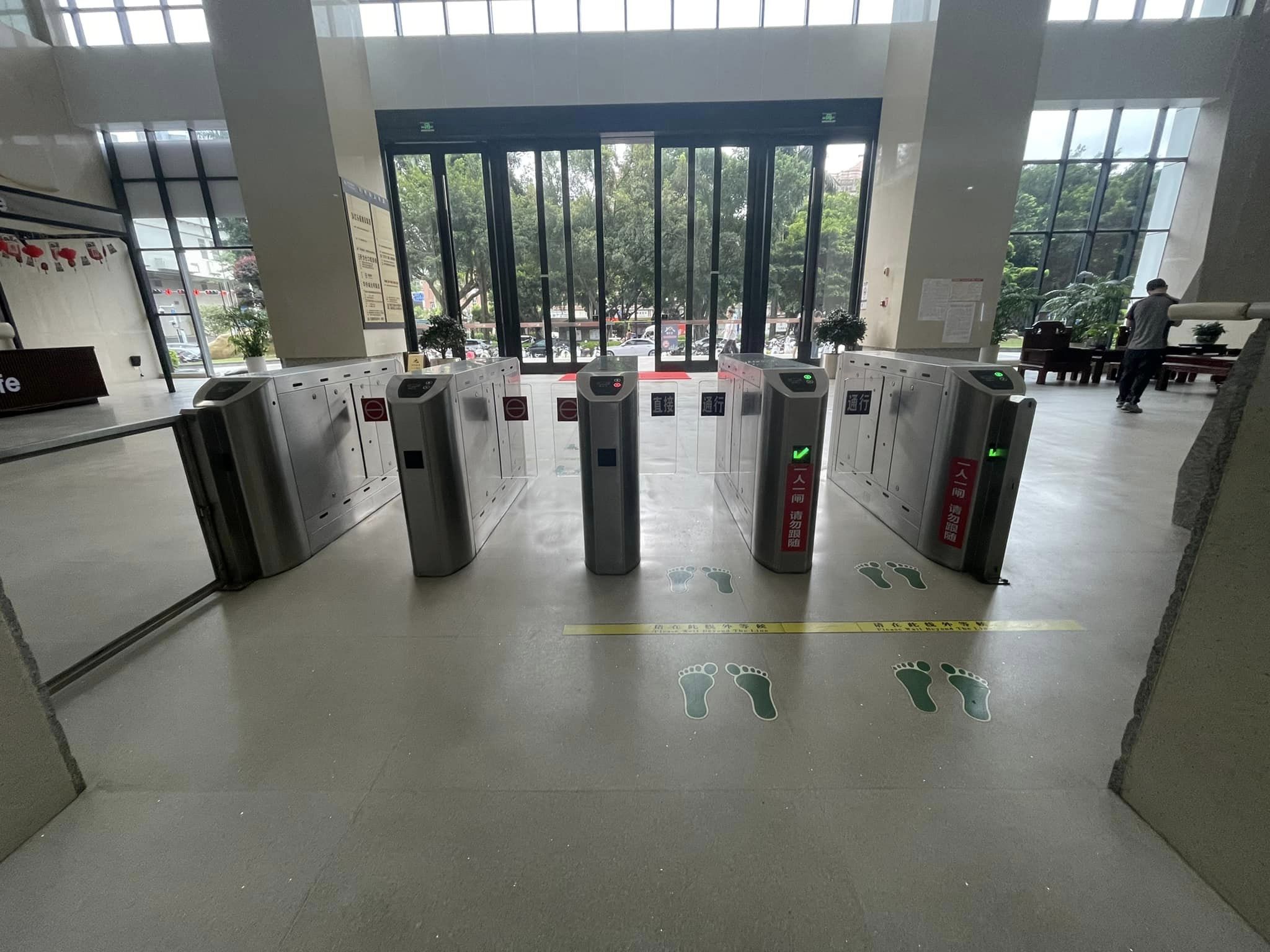office building bevel flap turnstile case