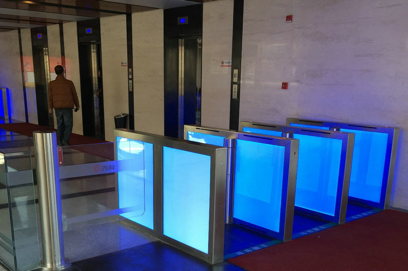 Turnstile Gate Technology for Airport Passage Entrance