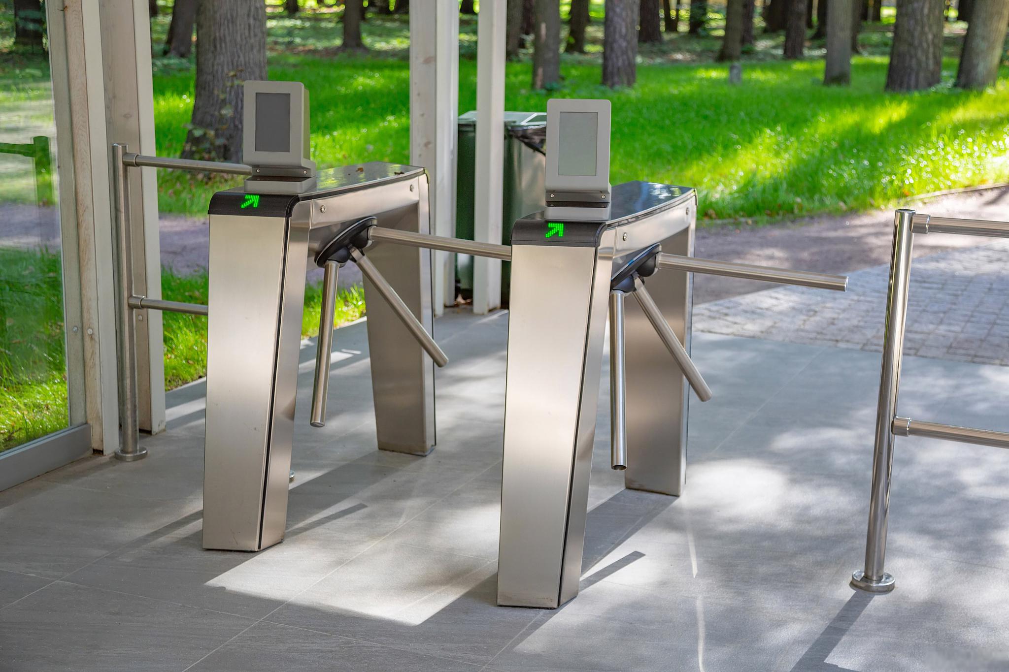 The Advantages of Turnstile RFID/NFC Gates